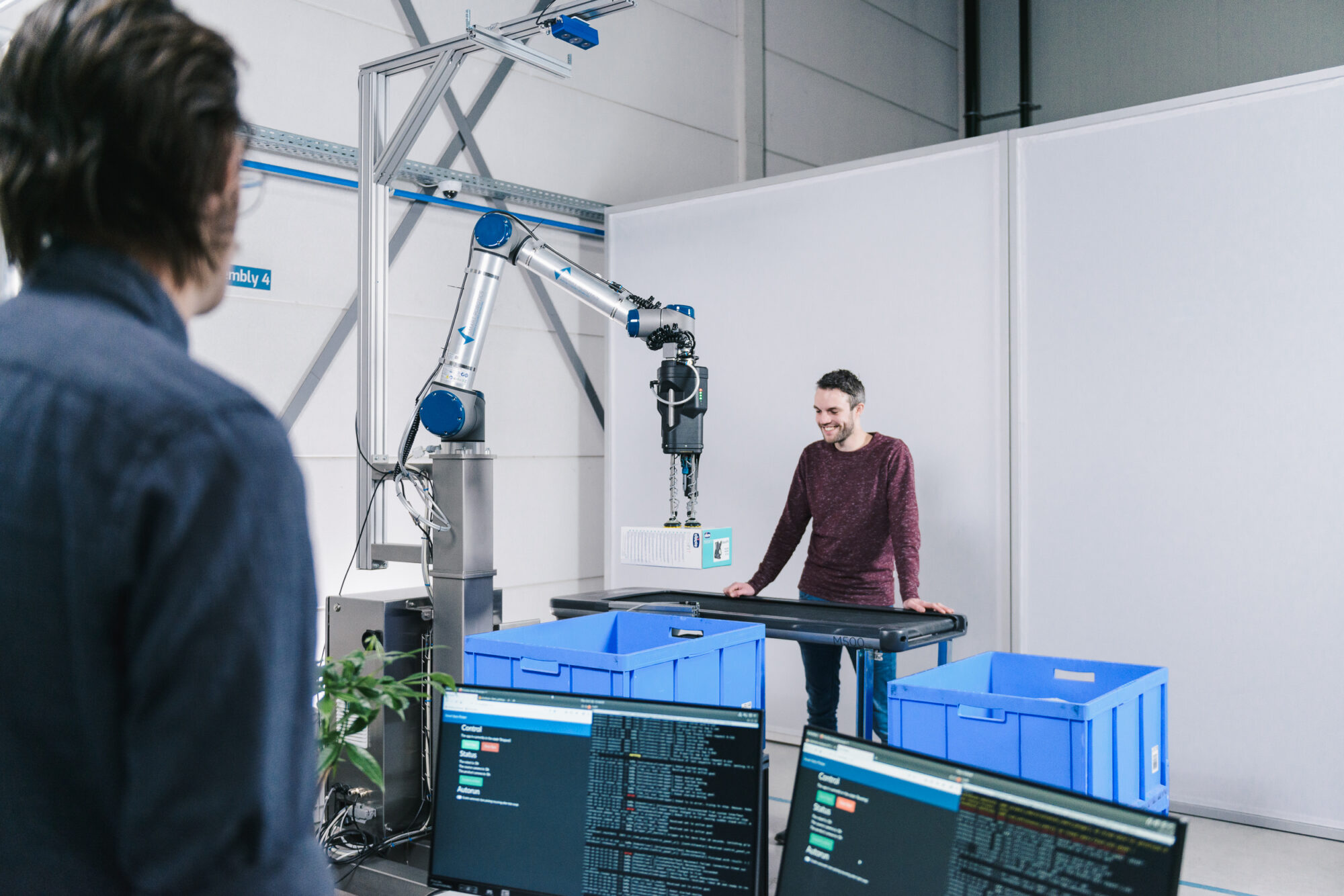operator using a cobot
